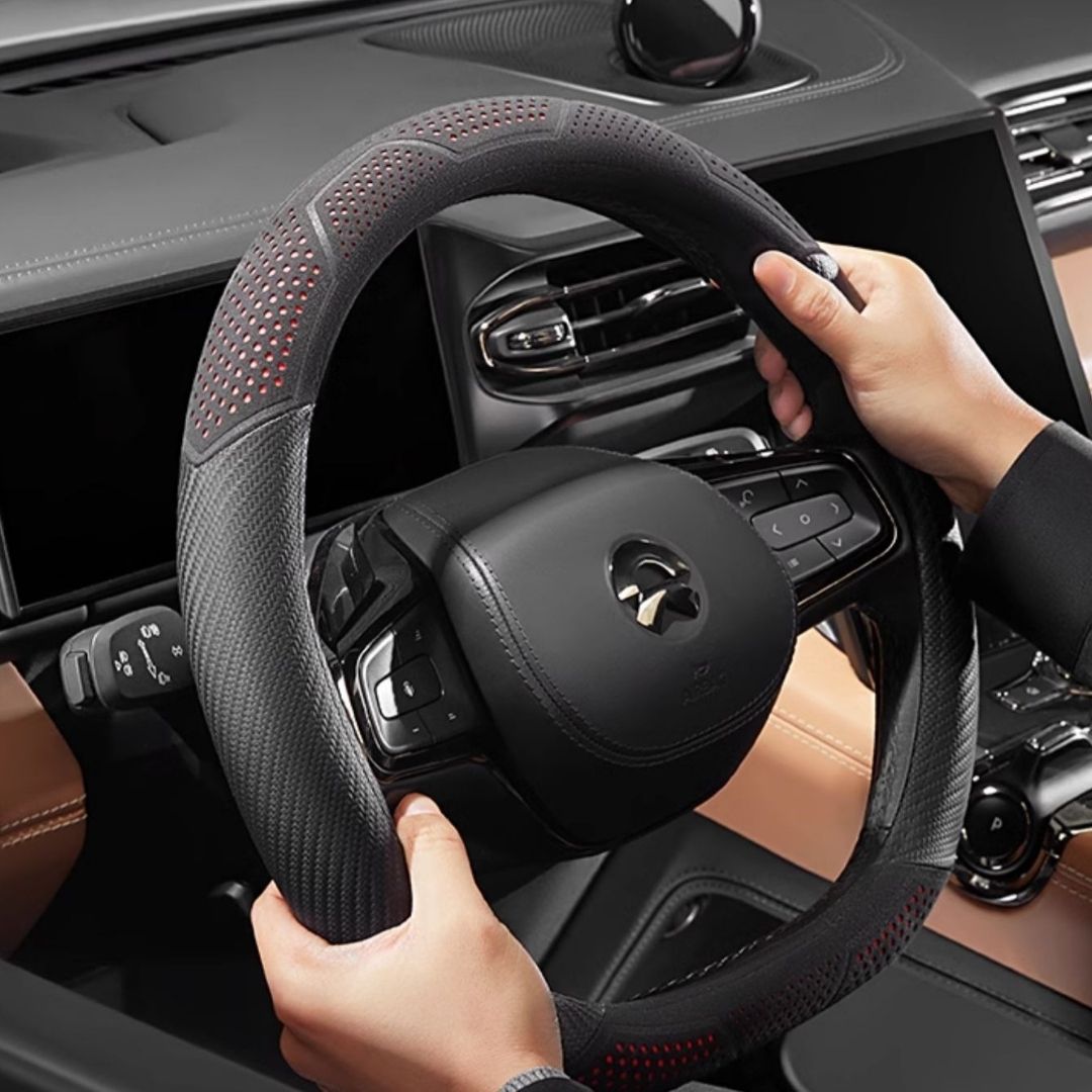 Cloe 4-Season Ultra-Thin Steering Wheel Cover