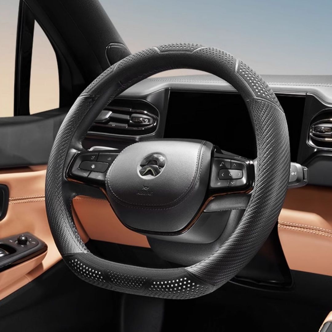 Cloe 4-Season Ultra-Thin Steering Wheel Cover
