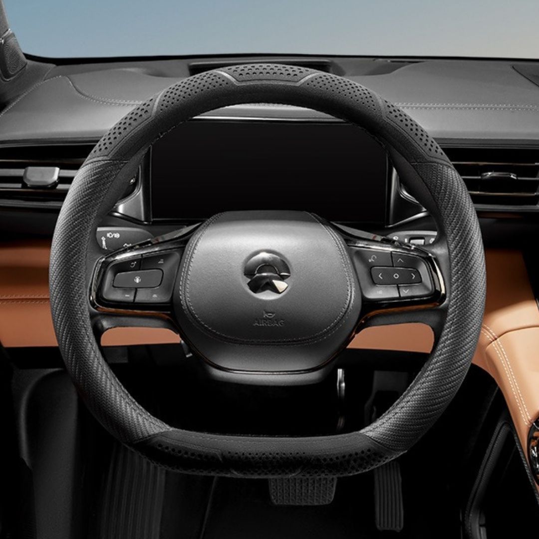 Cloe 4-Season Ultra-Thin Steering Wheel Cover
