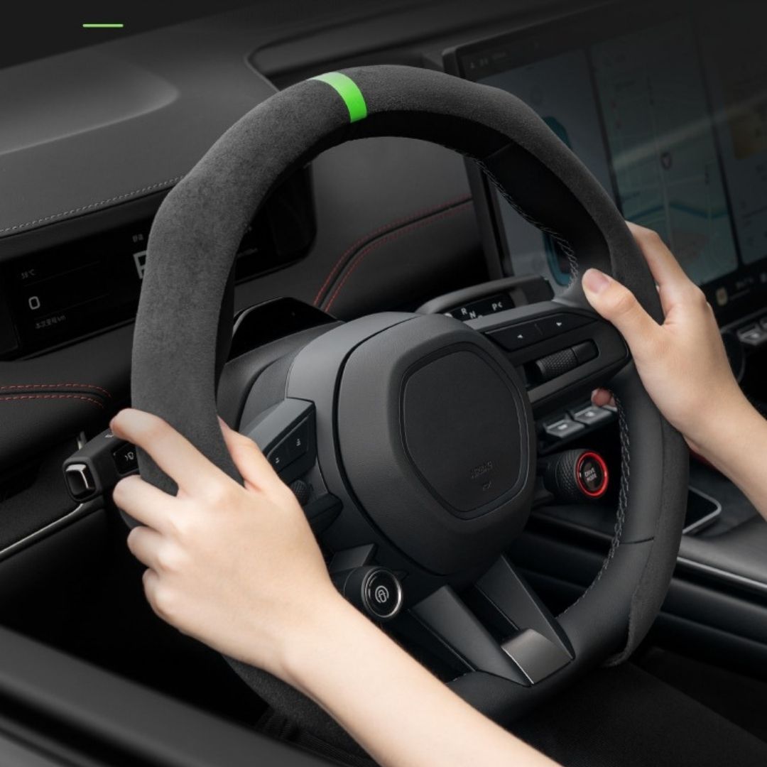 Suede Steering Wheel Cover – Anti-Slip, Ultra-Thin, 4-Season Universal Fit for D-Shaped Wheels (VW, BMW, etc.)